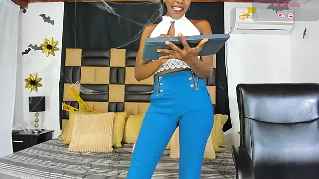 Snapshot of AlmaSean chatting on 10/29/25, 05:56 AlmaSean online show from 10/29/25, 05:56