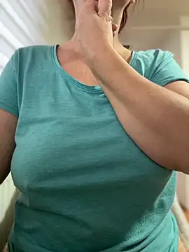 Snapshot of sweetmystery1 chatting on 10/24/25, 06:23 sweetmystery1 online show from 10/24/25, 06:23