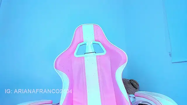 Snapshot of Ariana_f chatting on 06/04/26, 12:37 Ariana f online show from 06/04/26, 12:37