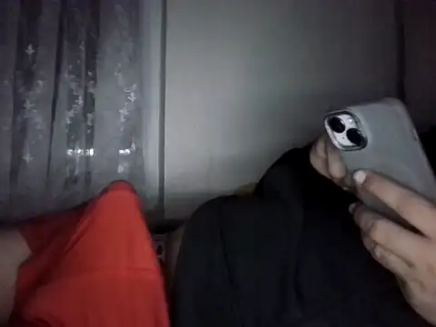 Snapshot of Ca414 chatting on 12/13/25, 11:22 Ca414 online show from 12/13/25, 11:22