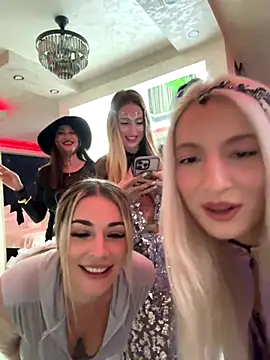 Snapshot of The_Spice_Girls chatting on 10/30/25, 06:16 The Spice Girls online show from 10/30/25, 06:16