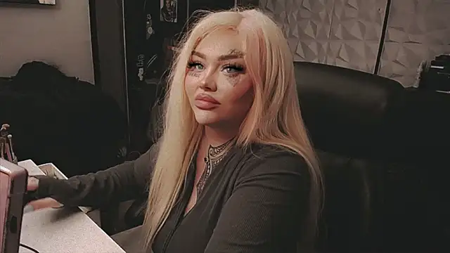 Snapshot of sheylagoddess11 chatting on 12/17/25, 03:00 sheylagoddess11 online show from 12/17/25, 03:00