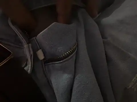 Snapshot of zeus_3241 chatting on 12/14/25, 09:31 zeus 3241 online show from 12/14/25, 09:31