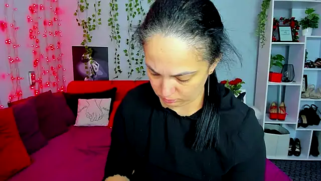 Snapshot of DarlingMilf chatting on 10/15/25, 06:16 DarlingMilf online show from 10/15/25, 06:16