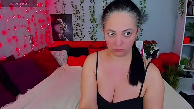 Snapshot of DarlingMilf chatting on 02/21/25, 07:21 DarlingMilf online show from 02/21/25, 07:21