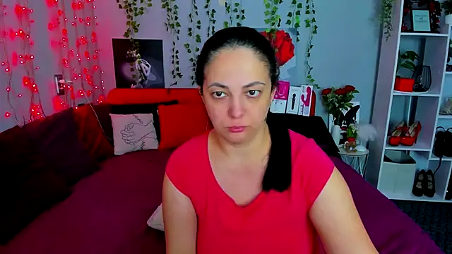 Snapshot of DarlingMilf chatting on 09/29/25, 06:13 DarlingMilf online show from 09/29/25, 06:13