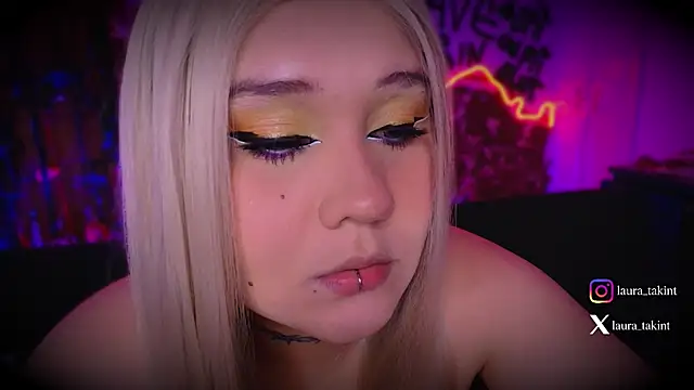 Snapshot of Laura_takint chatting on 09/30/25, 09:10 Laura takint online show from 09/30/25, 09:10