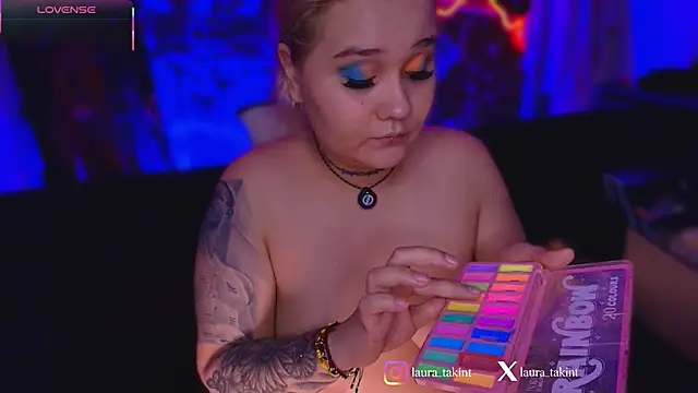 Snapshot of Laura_takint chatting on 10/13/25, 09:16 Laura takint online show from 10/13/25, 09:16