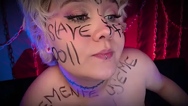 Snapshot of Laura_takint chatting on 03/10/25, 04:03 Laura takint online show from 03/10/25, 04:03