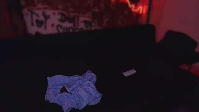 Snapshot of Laura_takint chatting on 11/07/25, 09:30 Laura takint online show from 11/07/25, 09:30