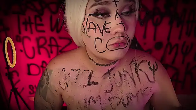 Snapshot of Laura_takint chatting on 02/12/25, 07:02 Laura takint online show from 02/12/25, 07:02