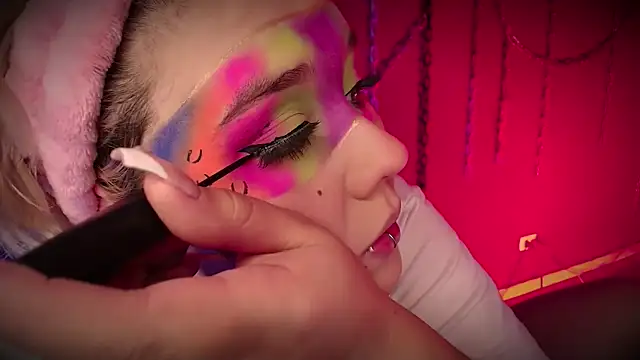 Snapshot of Laura_takint chatting on 03/13/25, 04:01 Laura takint online show from 03/13/25, 04:01