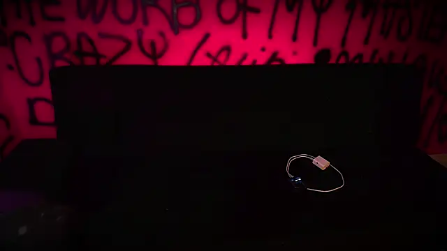 Snapshot of Laura_takint chatting on 02/26/25, 04:05 Laura takint online show from 02/26/25, 04:05