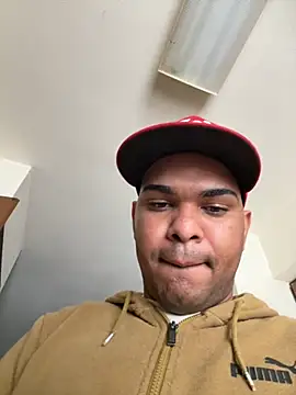 Snapshot of marhi32 chatting on 10/06/25, 08:20 marhi32 online show from 10/06/25, 08:20