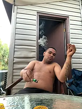 Snapshot of marhi32 chatting on 10/11/25, 11:17 marhi32 online show from 10/11/25, 11:17