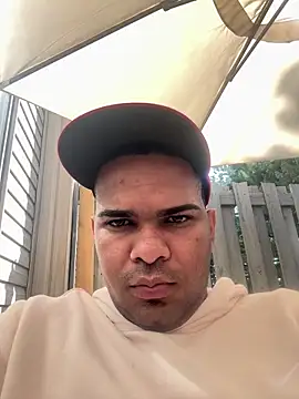 Snapshot of marhi32 chatting on 09/18/25, 04:10 marhi32 online show from 09/18/25, 04:10