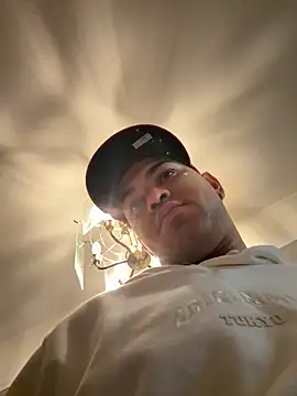 Snapshot of marhi32 chatting on 10/24/25, 09:36 marhi32 online show from 10/24/25, 09:36