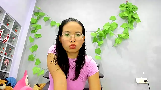 Snapshot of loveley_jenny chatting on 07/11/26, 12:00 loveley jenny online show from 07/11/26, 12:00