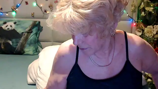 Snapshot of HappyWomanOn chatting on 06/06/26, 09:03 HappyWomanOn online show from 06/06/26, 09:03