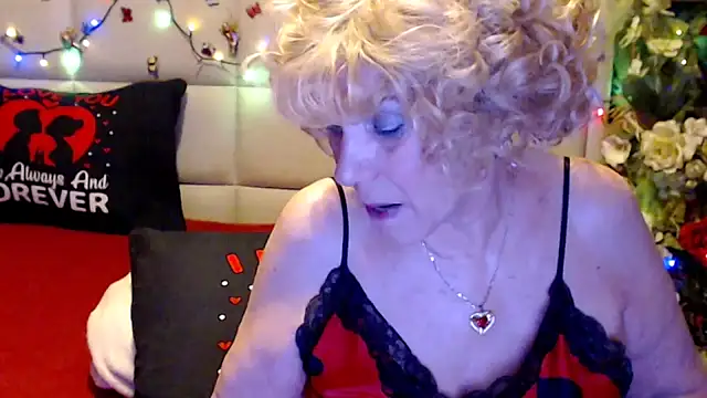 Snapshot of HappyWomanOn chatting on 03/15/26, 10:44 HappyWomanOn online show from 03/15/26, 10:44