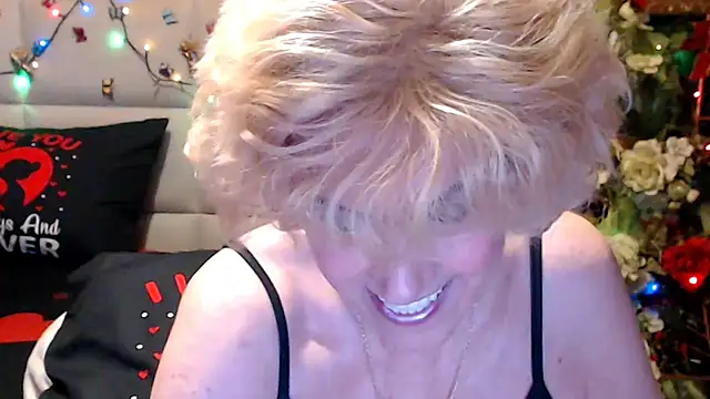 Snapshot of HappyWomanOn chatting on 06/13/26, 09:18 HappyWomanOn online show from 06/13/26, 09:18