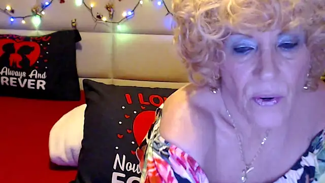 Snapshot of HappyWomanOn chatting on 03/11/26, 09:03 HappyWomanOn online show from 03/11/26, 09:03