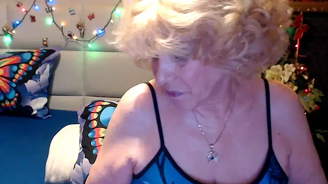 Snapshot of HappyWomanOn chatting on 05/03/26, 09:58 HappyWomanOn online show from 05/03/26, 09:58