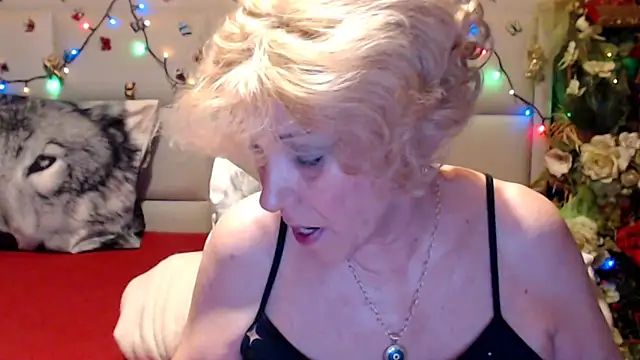 Snapshot of HappyWomanOn chatting on 06/02/26, 09:20 HappyWomanOn online show from 06/02/26, 09:20