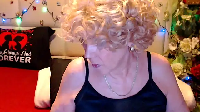 Snapshot of HappyWomanOn chatting on 03/08/26, 10:07 HappyWomanOn online show from 03/08/26, 10:07