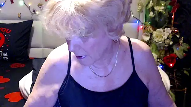 Snapshot of HappyWomanOn chatting on 06/18/26, 09:08 HappyWomanOn online show from 06/18/26, 09:08