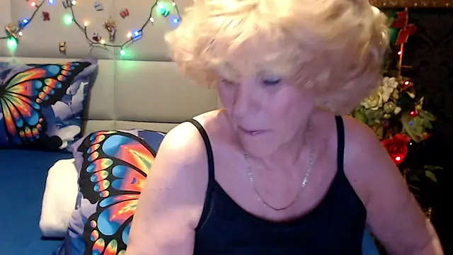 Snapshot of HappyWomanOn chatting on 05/05/26, 09:23 HappyWomanOn online show from 05/05/26, 09:23