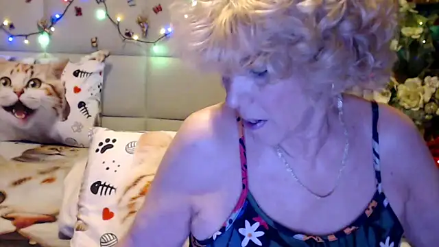 Snapshot of HappyWomanOn chatting on 03/24/26, 10:26 HappyWomanOn online show from 03/24/26, 10:26