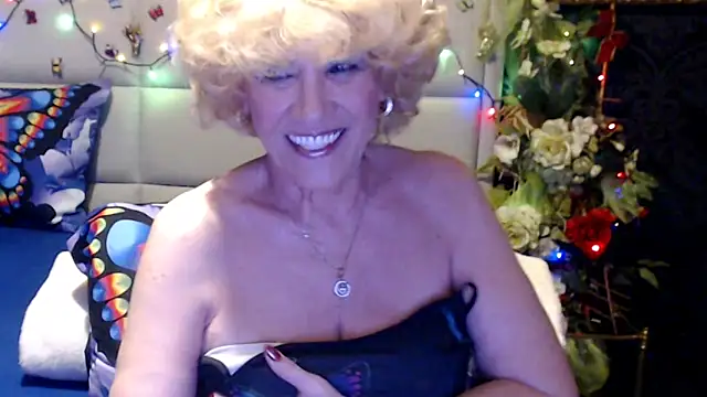 Snapshot of HappyWomanOn chatting on 04/29/26, 08:29 HappyWomanOn online show from 04/29/26, 08:29