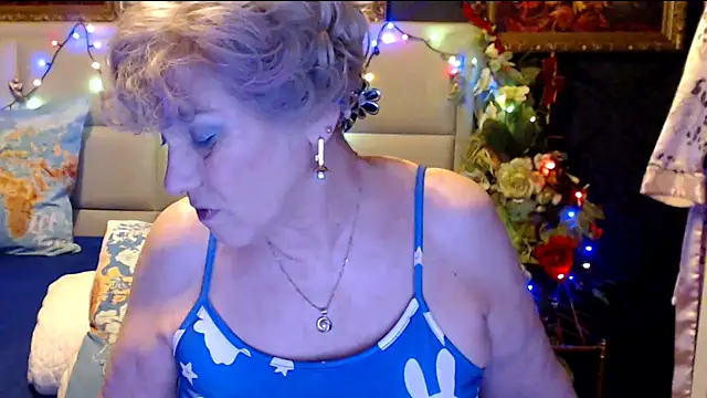 Snapshot of HappyWomanOn chatting on 03/22/25, 10:39 HappyWomanOn online show from 03/22/25, 10:39