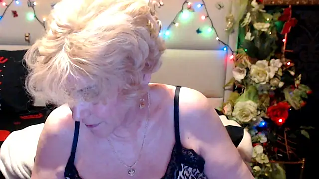 Snapshot of HappyWomanOn chatting on 06/11/26, 09:28 HappyWomanOn online show from 06/11/26, 09:28