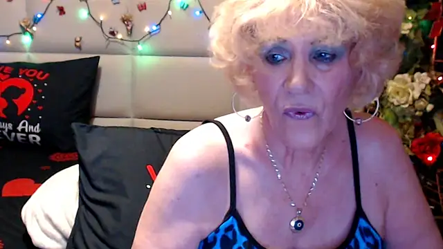 Snapshot of HappyWomanOn chatting on 06/19/26, 07:30 HappyWomanOn online show from 06/19/26, 07:30