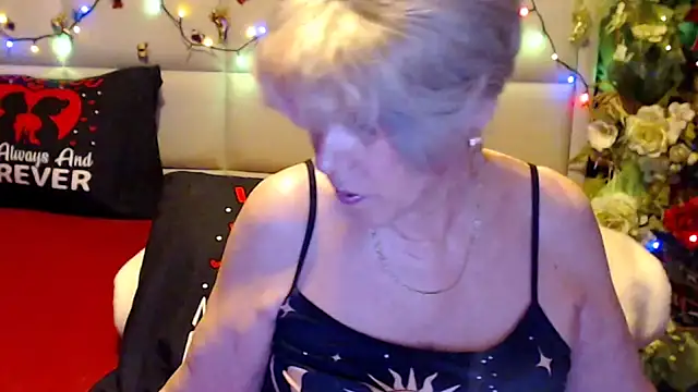 Snapshot of HappyWomanOn chatting on 03/07/26, 10:21 HappyWomanOn online show from 03/07/26, 10:21