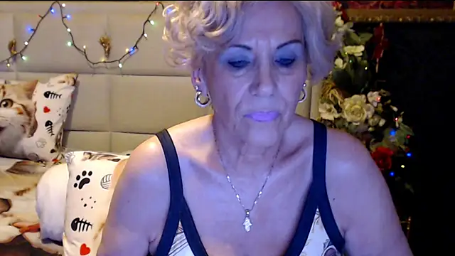 Snapshot of HappyWomanOn chatting on 02/06/25, 10:04 HappyWomanOn online show from 02/06/25, 10:04