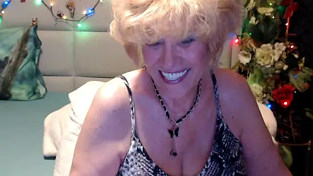 Snapshot of HappyWomanOn chatting on 06/05/26, 08:25 HappyWomanOn online show from 06/05/26, 08:25