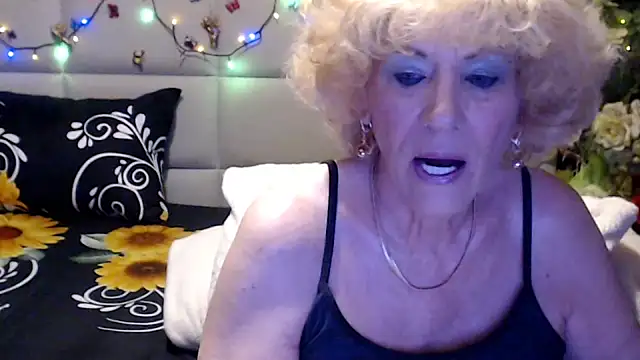 Snapshot of HappyWomanOn chatting on 05/24/26, 09:20 HappyWomanOn online show from 05/24/26, 09:20