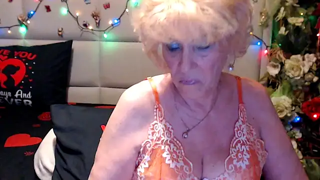 Snapshot of HappyWomanOn chatting on 06/20/26, 09:25 HappyWomanOn online show from 06/20/26, 09:25