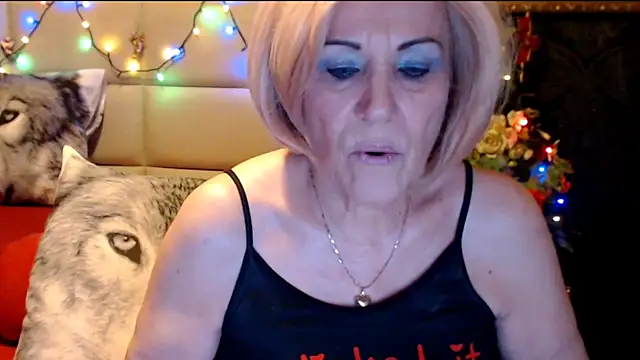 Snapshot of HappyWomanOn chatting on 03/15/25, 10:13 HappyWomanOn online show from 03/15/25, 10:13