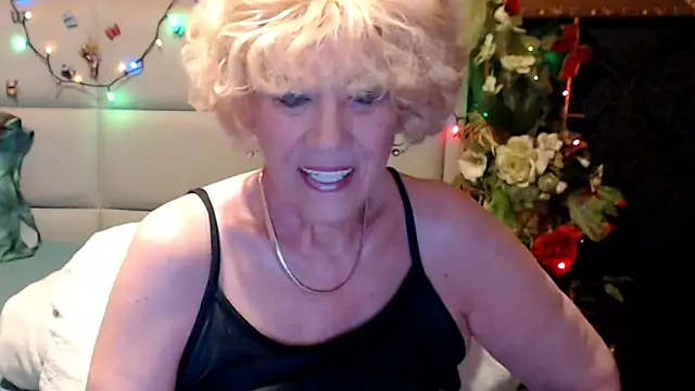 Snapshot of HappyWomanOn chatting on 06/10/26, 09:54 HappyWomanOn online show from 06/10/26, 09:54