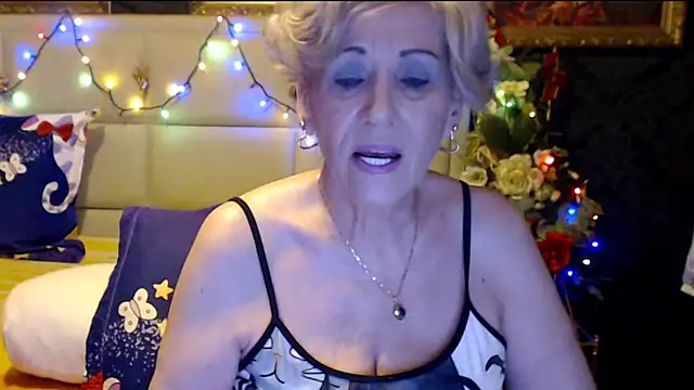Snapshot of HappyWomanOn chatting on 02/16/25, 10:43 HappyWomanOn online show from 02/16/25, 10:43