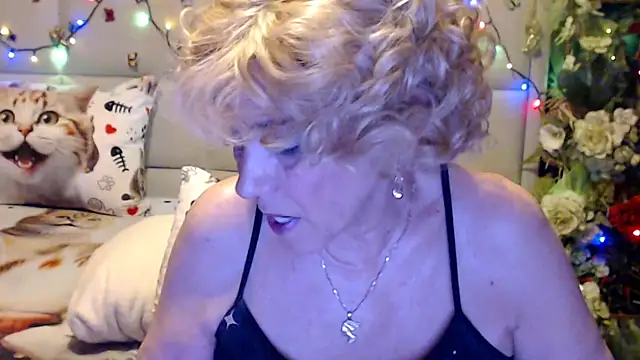 Snapshot of HappyWomanOn chatting on 03/17/26, 08:23 HappyWomanOn online show from 03/17/26, 08:23