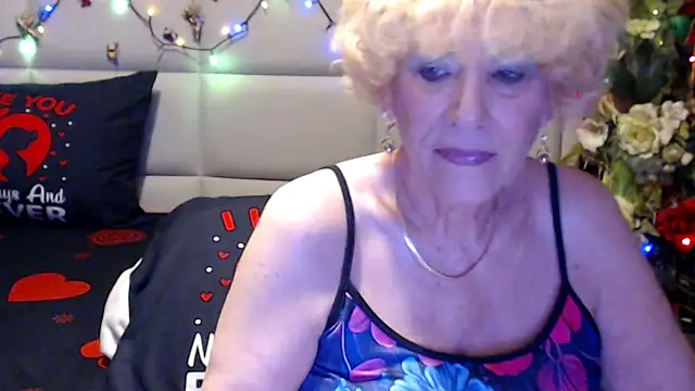 Snapshot of HappyWomanOn chatting on 06/12/26, 06:38 HappyWomanOn online show from 06/12/26, 06:38