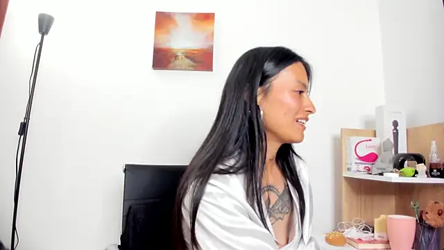 nia  white online show from 03/07/26, 12:50