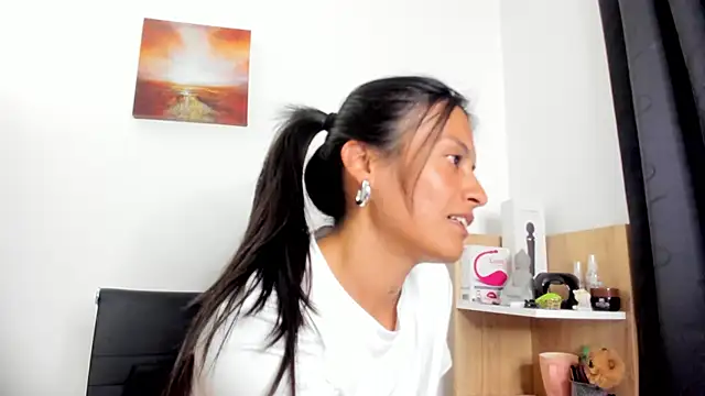 nia  white online show from 02/10/26, 01:26