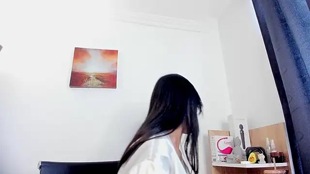 nia  white online show from 11/14/25, 06:55