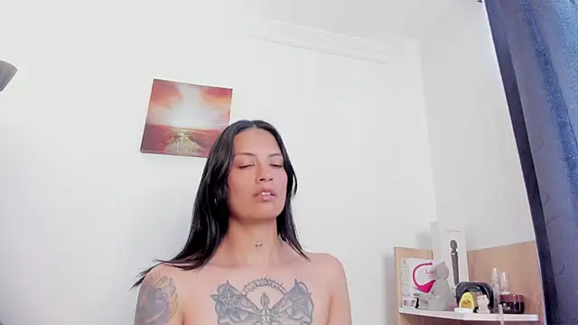 nia  white online show from 09/12/25, 05:24